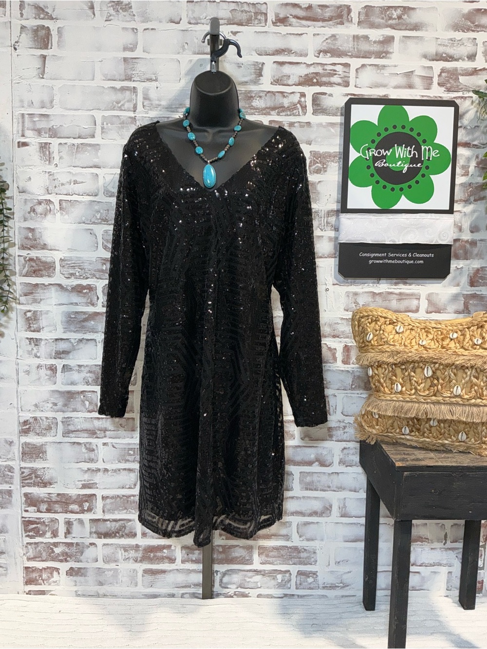 Black Sequin V-Neck Long Sleeve Dress - city chic NWT
